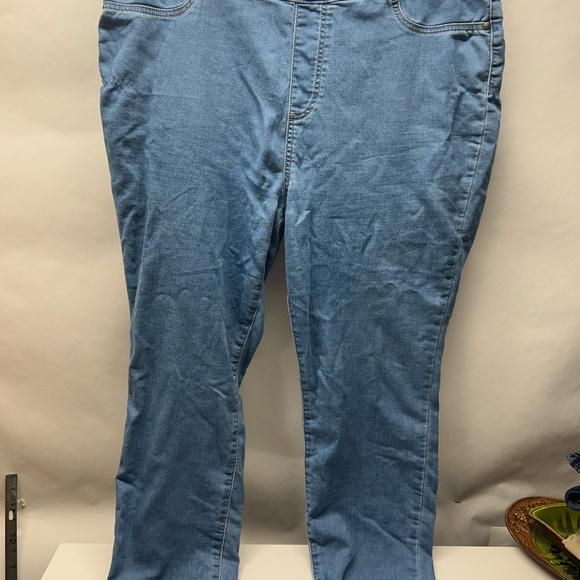 Simply Vera Vera Wang Denim - Simply Vera Vera Wang Relaxed Fit Light Blue Jeans